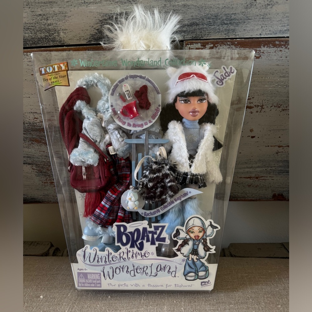 Bratz Wintertime Wonderland Collection - Jade w/ Blue Sled